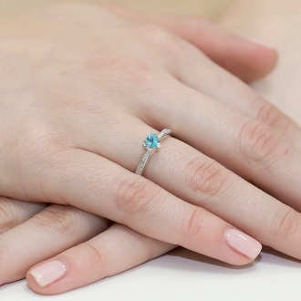 Pierścionek zaręczynowy z białego złota z topazem i brylantami BD65/W