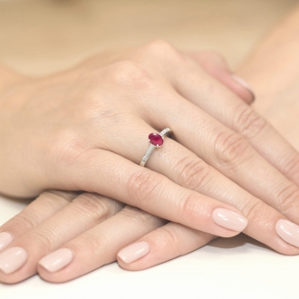 Pierścionek z białego złota z rubinem i brylantami BD67R/W