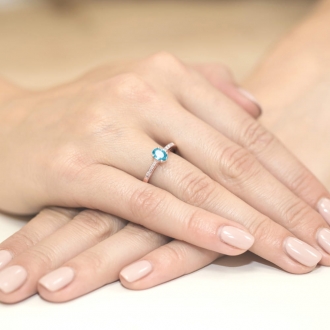 Pierścionek z różowego złota z topazem i brylantami BD67T/R