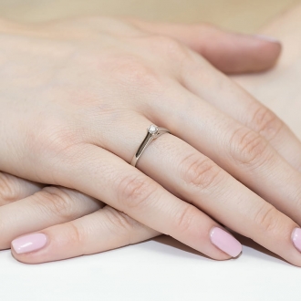 Pierścionek zaręczynowy z białego złota z brylantem 0.10ct BD70/W