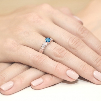 Pierścionek z różowego złota z topazem i brylantami BD75T/R