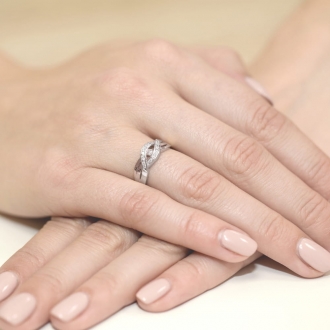 Pierścionek zaręczynowy z białego złota z brylantami 0.10ct BD83/W