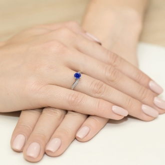 Pierścionek zaręczynowy z białego złota z szafirem i brylantami BD84S/W