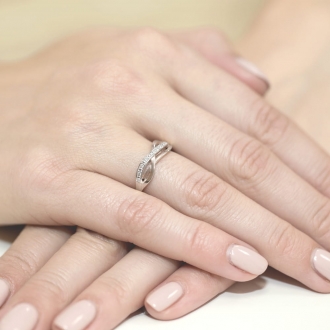 Pierścionek zaręczynowy z białego złota z brylantami 0.06ct BD90/W