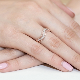 Pierścionek z różowego złota z brylantami 0.10ct BD116/R