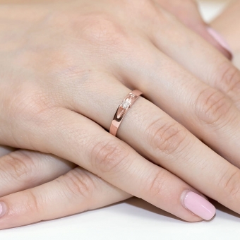 Pierścionek z różowego złota z brylantem 0.08ct BD125/R