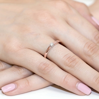 Pierścionek z różowego złota z brylantem 0.10ct BD128/R