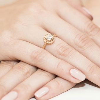 Złoty pierścionek zaręczynowy z brylantem 0.30ct BD149