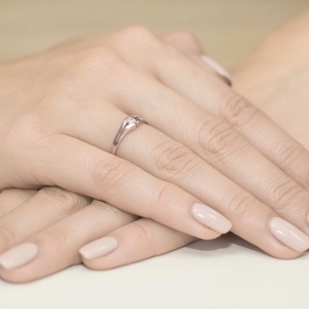 Pierścionek z różowego złota z brylantem 0.08ct BD207/08/R