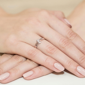 Pierścionek z różowego złota z brylantem 0.08ct BD210/08/R