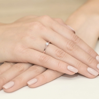 Pierścionek z różowego złota z brylantem 0.08ct BD224/08/R
