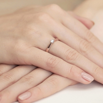 Pierścionek z różowego złota z brylantem 0.30ct BD229/30/R