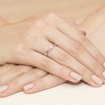 Pierścionek z różowego złota z brylantem 0.08ct BD231/08/R