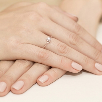 Pierścionek z różowego złota z brylantem 0.08ct BD232/08/R