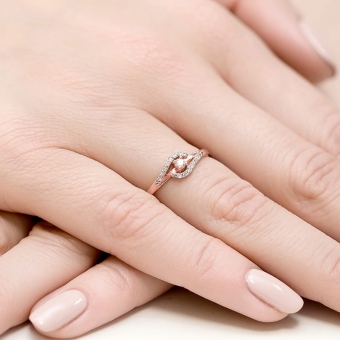 Pierścionek z różowego złota z brylantami 0.11ct BD237/R