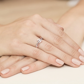 Pierścionek z różowego złota z brylantem 0.10ct BD245/R