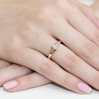 Pierścionek z różowego złota z brylantem 0.10ct BD254/R