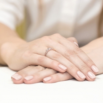 Pierścionek z różowego złota z brylantem 0.05ct BD25/R