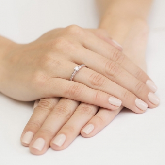 Pierścionek z różowego złota z brylantami 0.13ct BD288/R