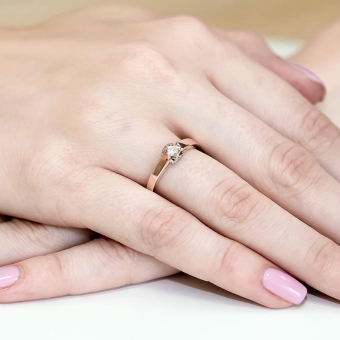 Pierścionek z różowego złota z brylantem 0.09ct BD320/R