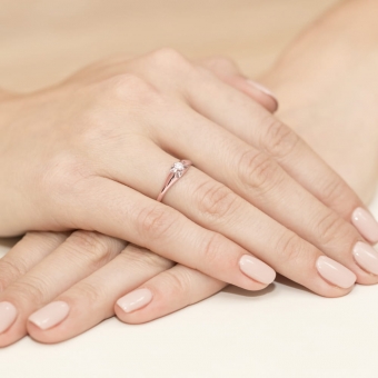 Pierścionek z różowego złota z brylantem 0.10ct BD331/R