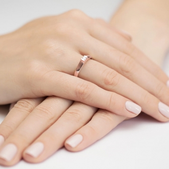 Pierścionek z różowego złota z brylantem 0.09ct BD334/R
