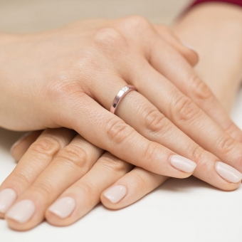 Pierścionek z różowego złota z brylantem 0.12ct BD432/R