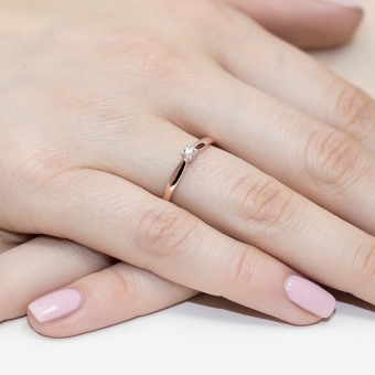 Pierścionek z różowego złota z brylantem 0.10ct BD45/R