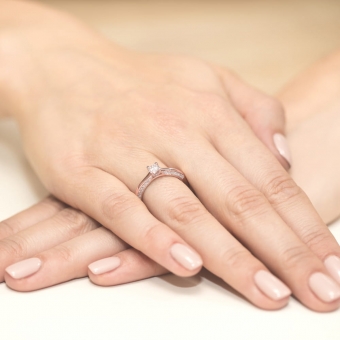 Pierścionek z różowego złota z brylantami 0.44ct BD9/R